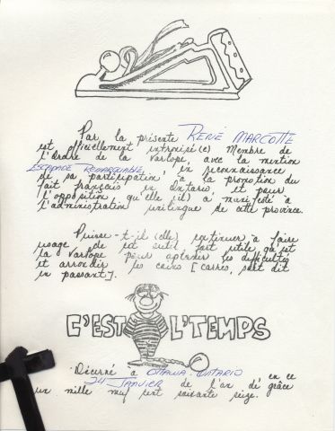 Document imprimé en noir et blanc, en français. En haut, un dessin d'une varlope, suivi d'un texte rédigé en caractères de type manuscrit, recoupé d’insertions à la main. Le logo de l’organisme représentant un prisonnier, boulet au pied, figure au bas de la page.